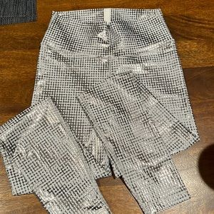 PELOTON Silver and White Metallic Leggings  XL NEVER WORN